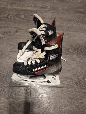 Kids Bauer Vapor Black & Red Ice Hockey Skates